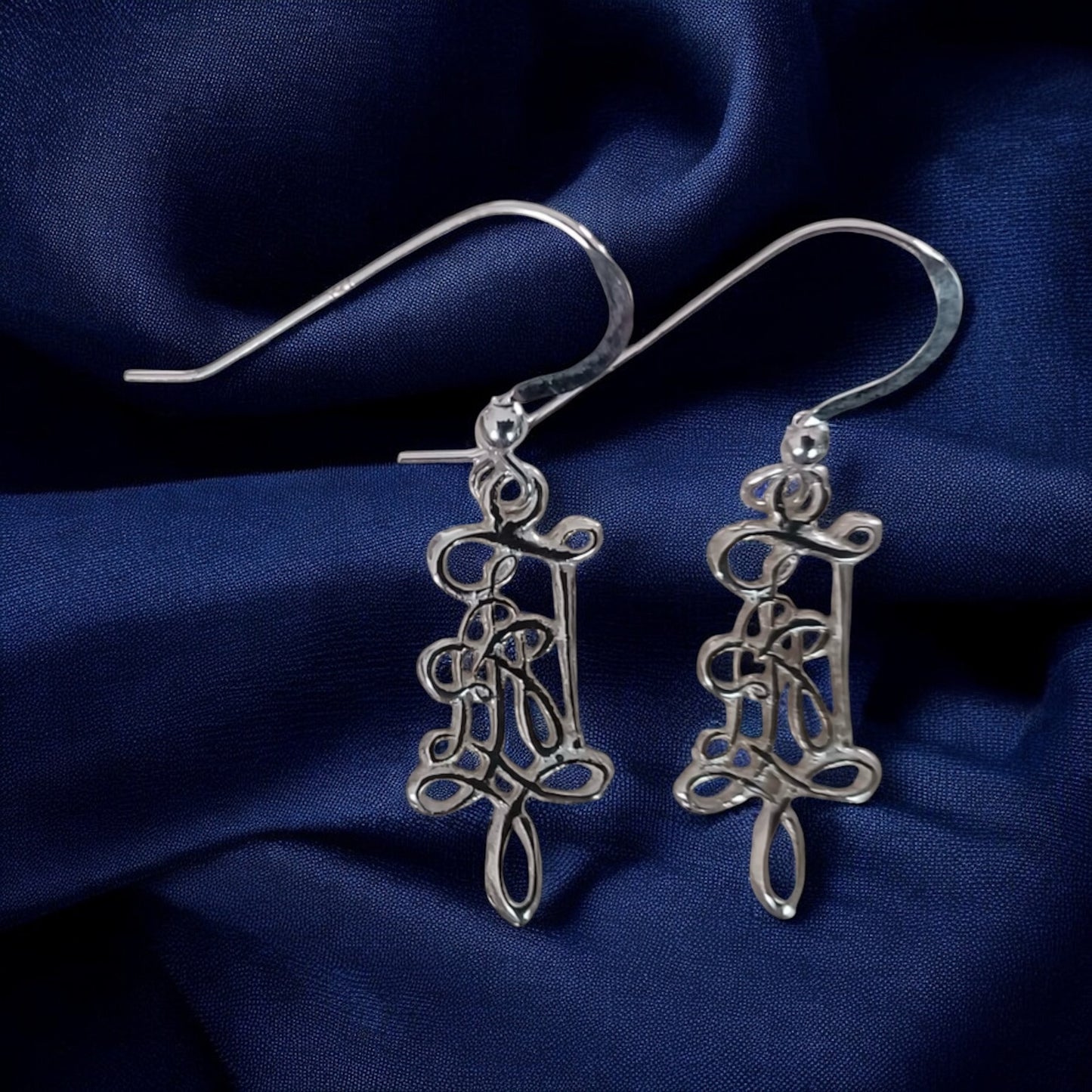 Amicitia | Small Tsirkel Earrings - 925 Sterling Silver