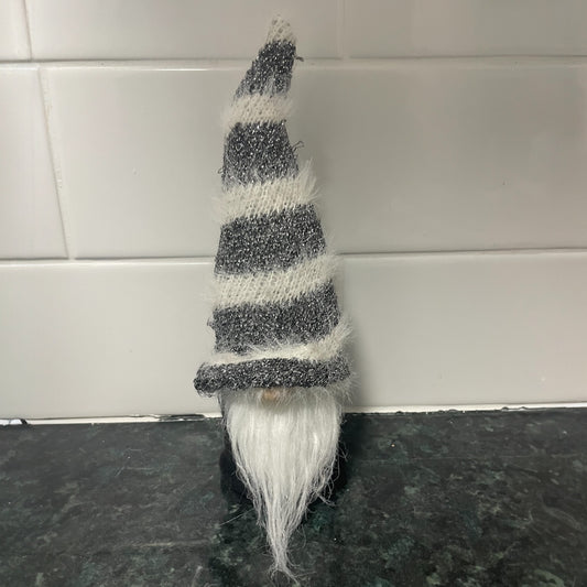 Gnome | Silver & White Hat